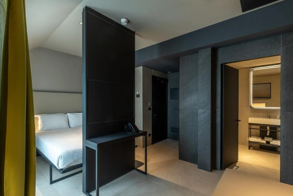 Triple Room with Balcony and City View — Scarlatti Hotel Milano
