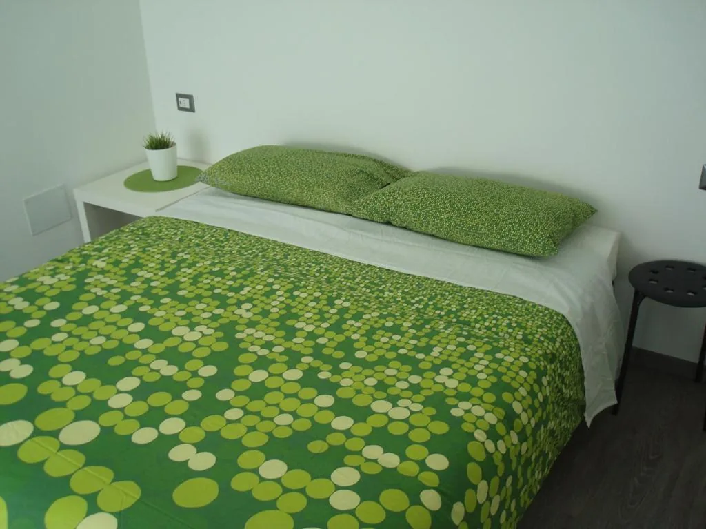 Camera Tripla con Balcone — Green Bed Bergamo Guest House & Residence