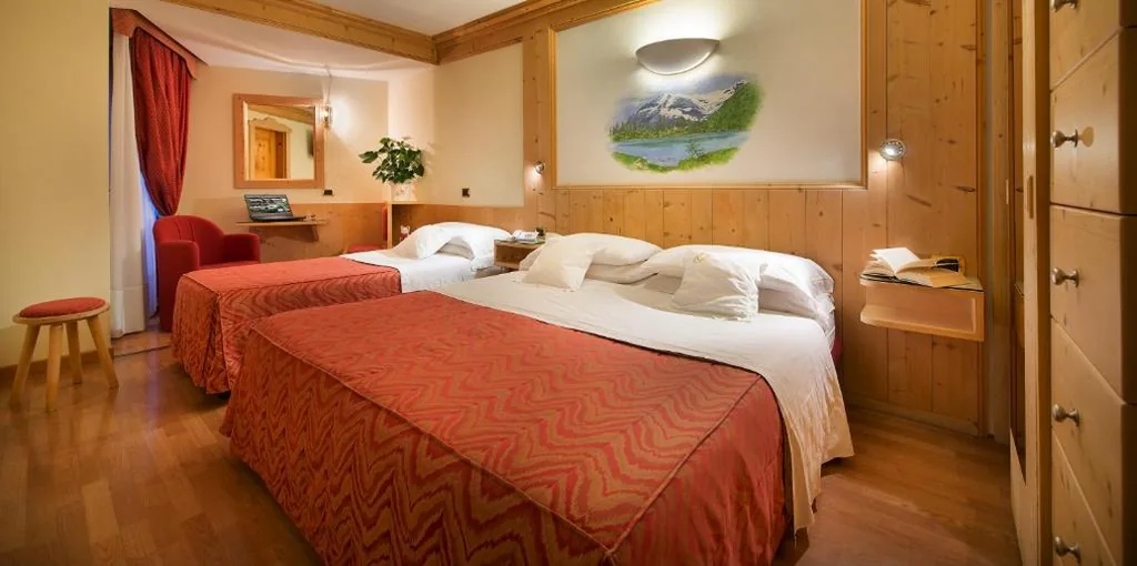 Camera Tripla con Balcone — Hotel Baita Montana