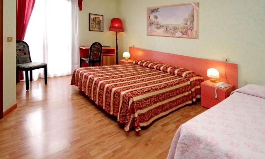 Camera Tripla con Balcone — Hotel Benaco