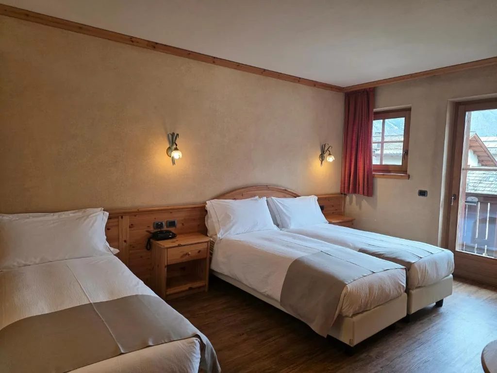 Triple Room with Balcony — Hotel La Pastorella