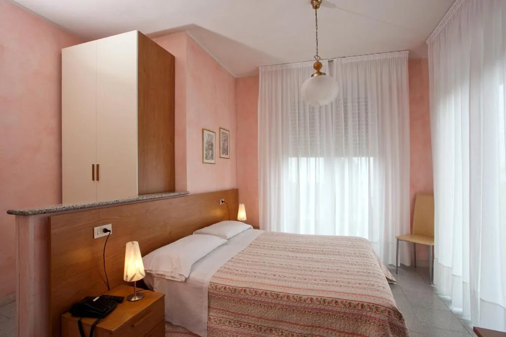 Camera Tripla con Balcone — Hotel Mirabello