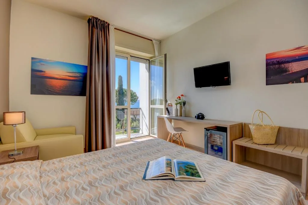 Camera Tripla con Balcone — Hotel Miramar