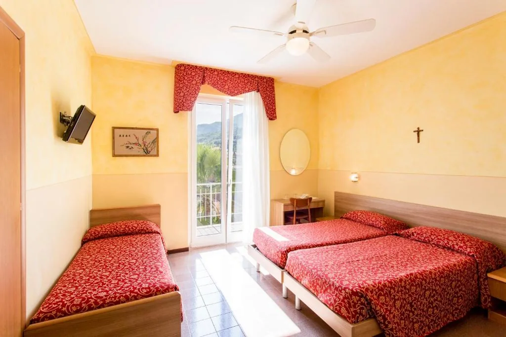 Camera Tripla con Balcone — Hotel Sorriso