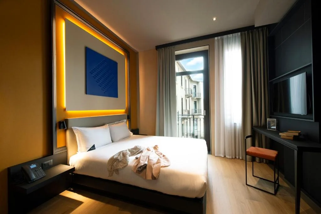 Camera Tripla con Balcone — Palazzo Loreto Hotel Milano