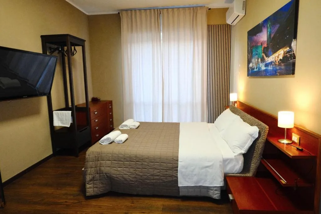 Triple Room with Shared Bathroom Facilities — Bergamoincity