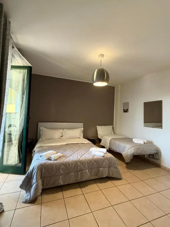 Camera Tripla con Terrazza — Affittacamere Karma Rho-Fiera