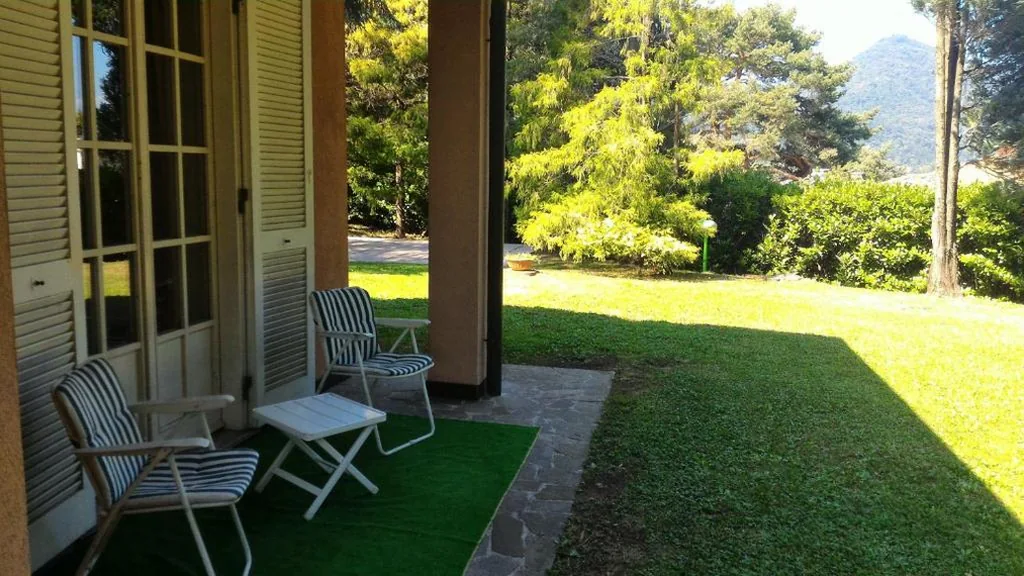 Camera Tripla con Vista Giardino — B&B Villa Liz Varese