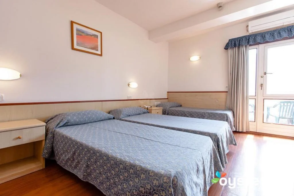 Triple Room with Lake View — Hotel Castell – Montagnoli Group