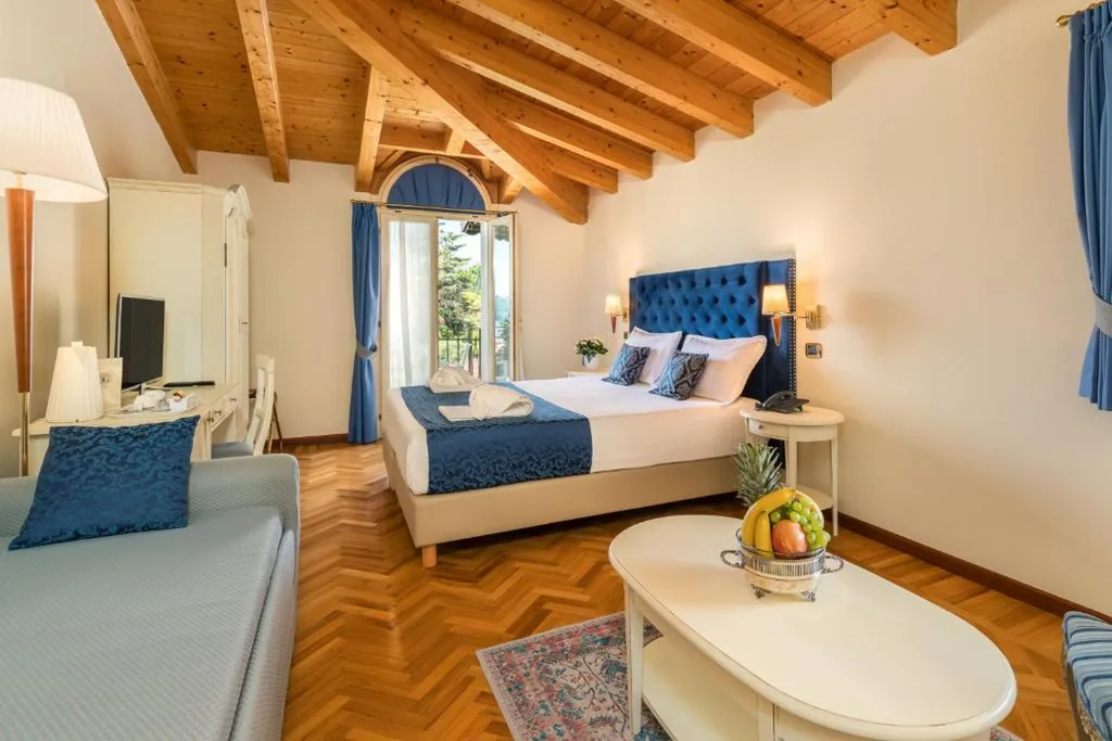 Camera Tripla con Vista Lago — Hotel Galeazzi