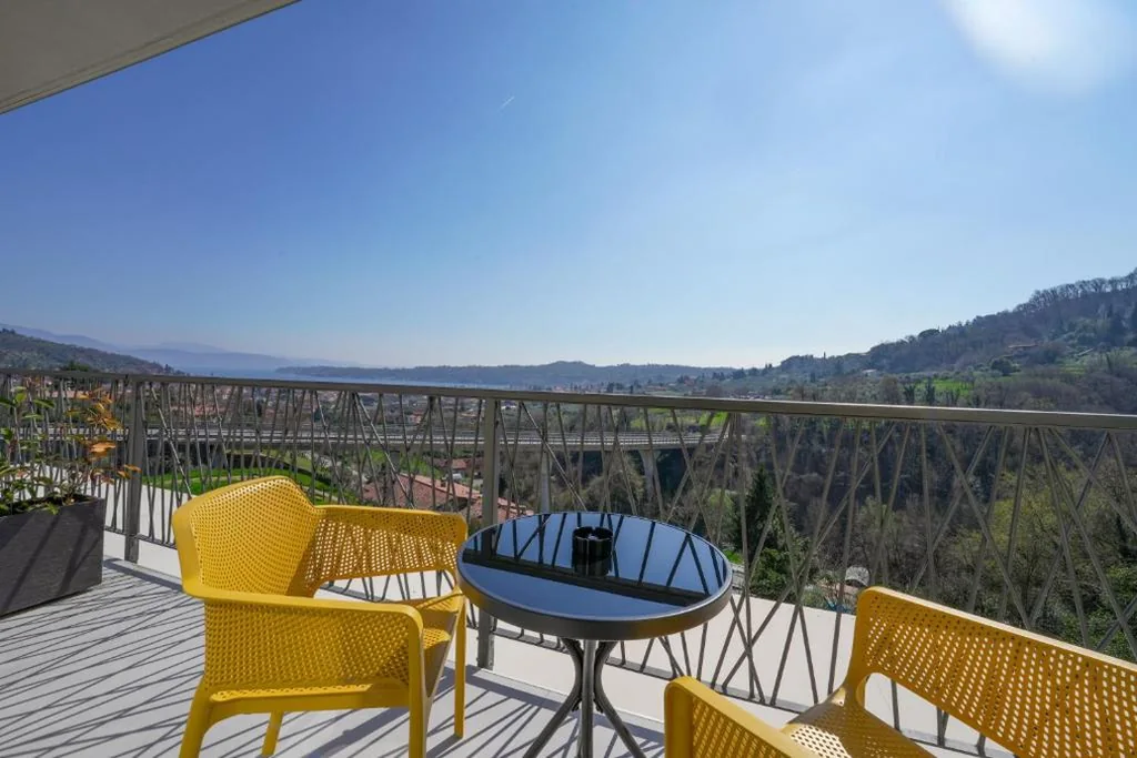 Triple Room with Lake View — Hotel Vita