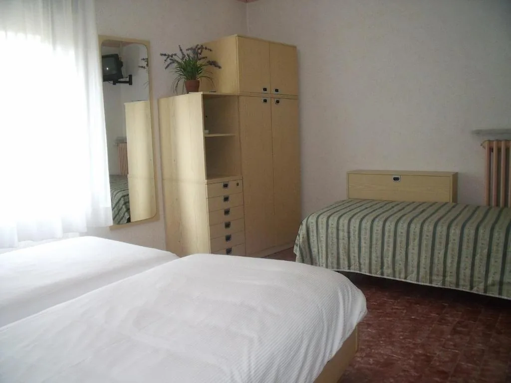Camera Tripla con Vista Montagna — Hotel Alla Noce