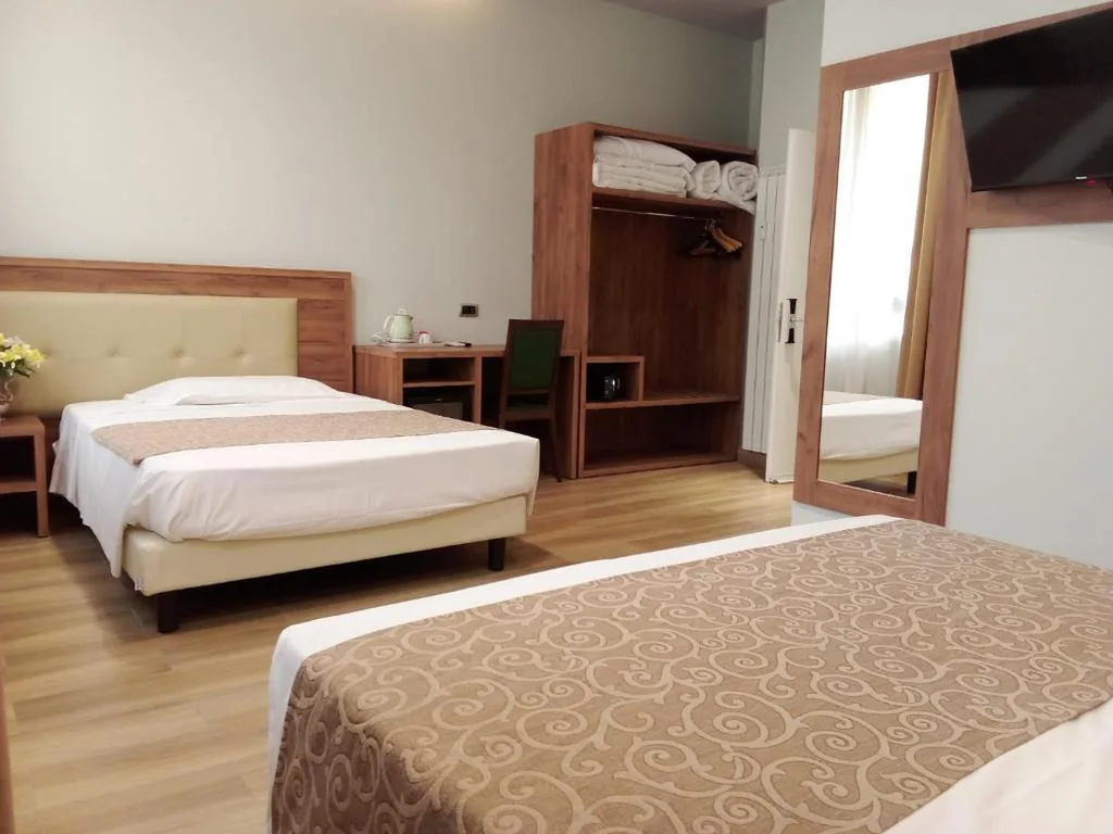 Camera Tripla — CSI Group – Hotel Central Station