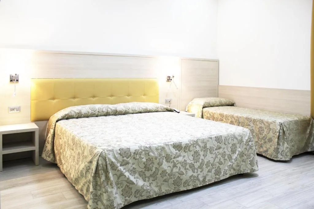 Triple Room — CSI Group – Hotel Metropoli