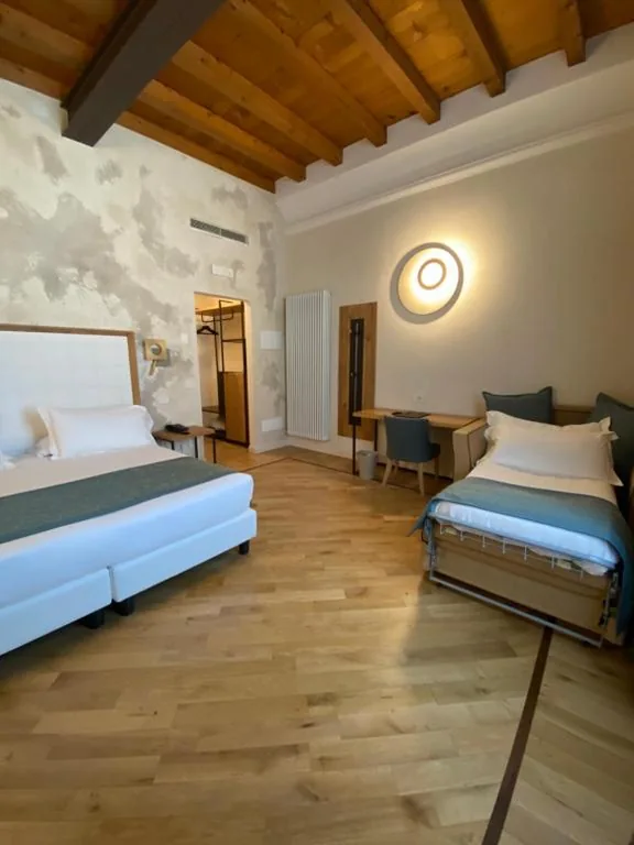 Camera Tripla Deluxe — Cà Uberti Home Boutique, MantegnaHotels