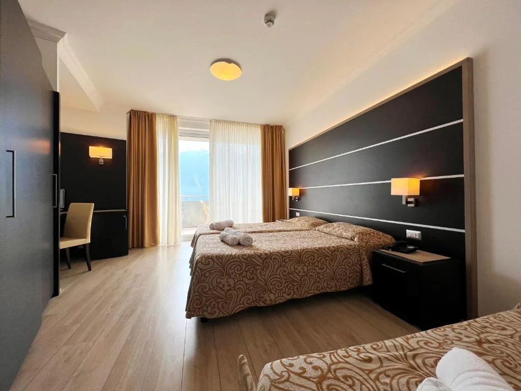 Deluxe Triple Room with Lake View — Village Bazzanega – Montagnoli Group
