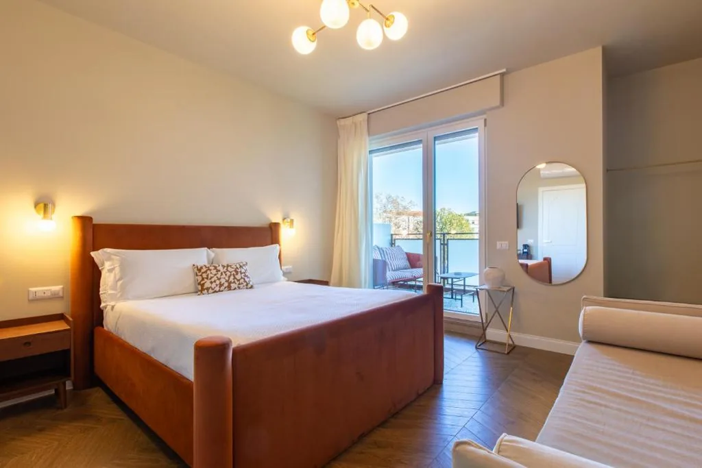 Deluxe Triple Room — Daplace – Corso Sempione Suites