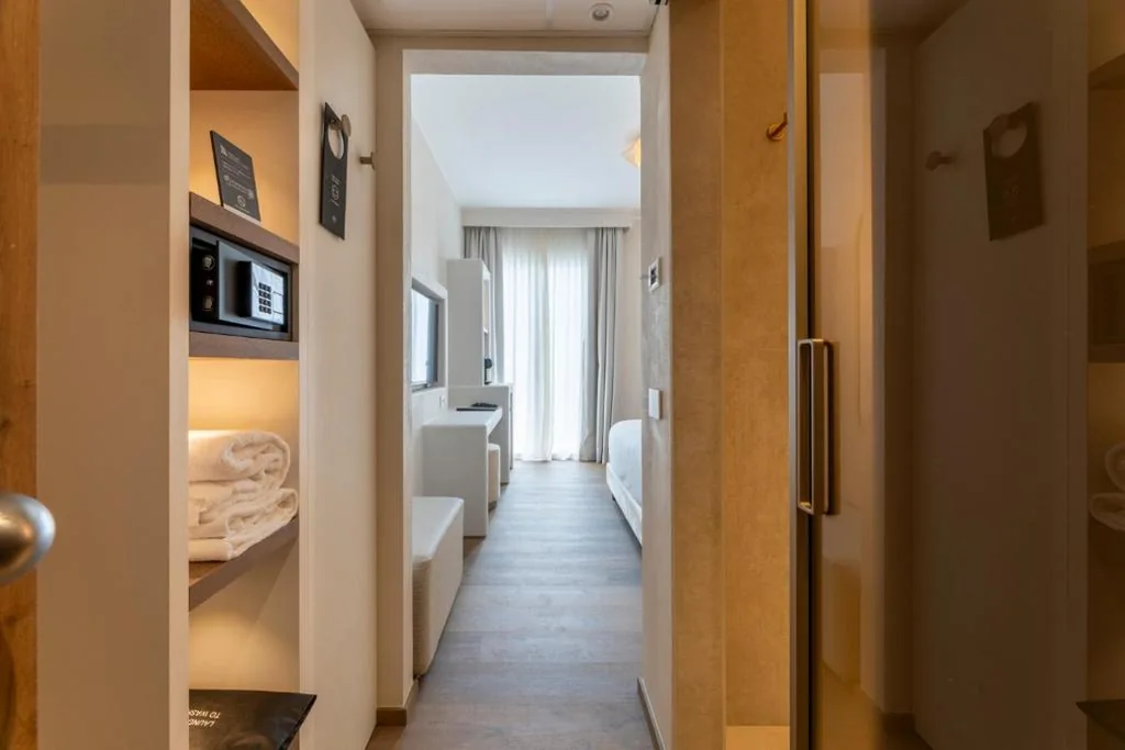 Camera Tripla Deluxe — Hi Hotels Sirmione – Lakeview Pool