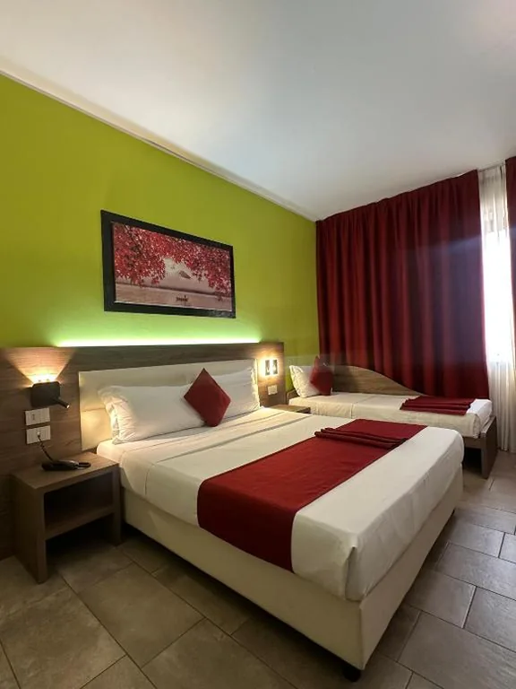 Deluxe Triple Room — Hotel Stradivari