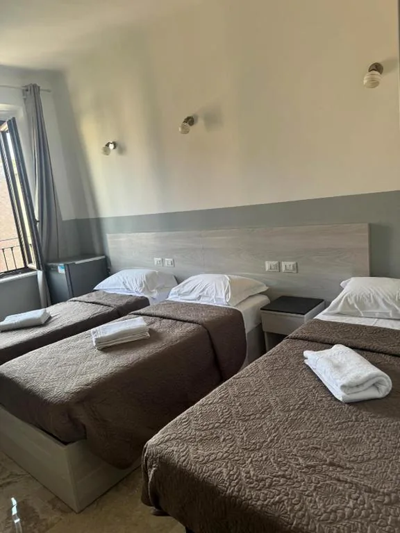 Economy Triple Room with Shared Bathroom — Hotel Emmy