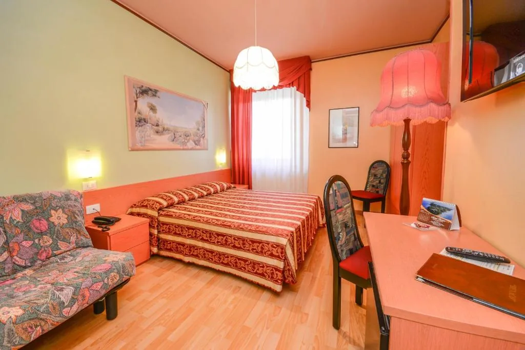 Camera Tripla Economy — Hotel Benaco