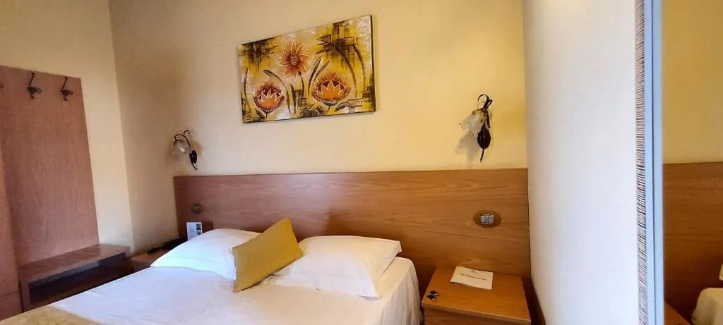 Economy Triple Room — Hotel Mayer & Splendid – Wellness and Spa