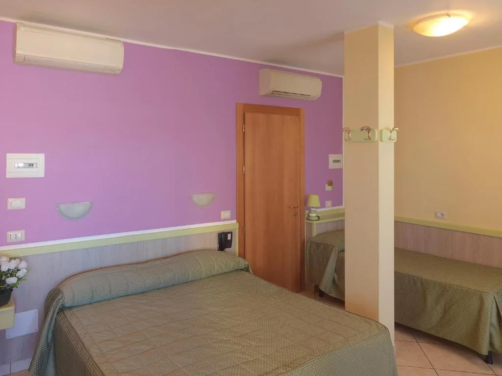 Triple Room — Hotel Arco Romana