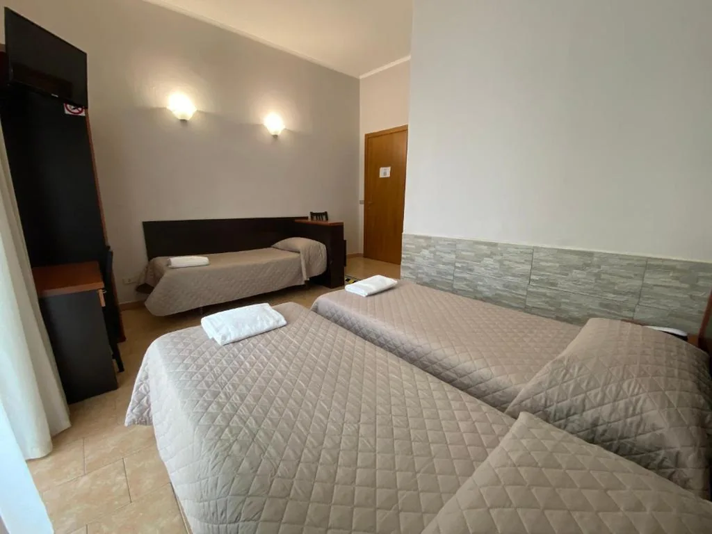 Triple Room — Hotel Atena