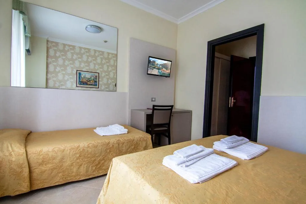 Triple Room — Hotel Dei Fiori