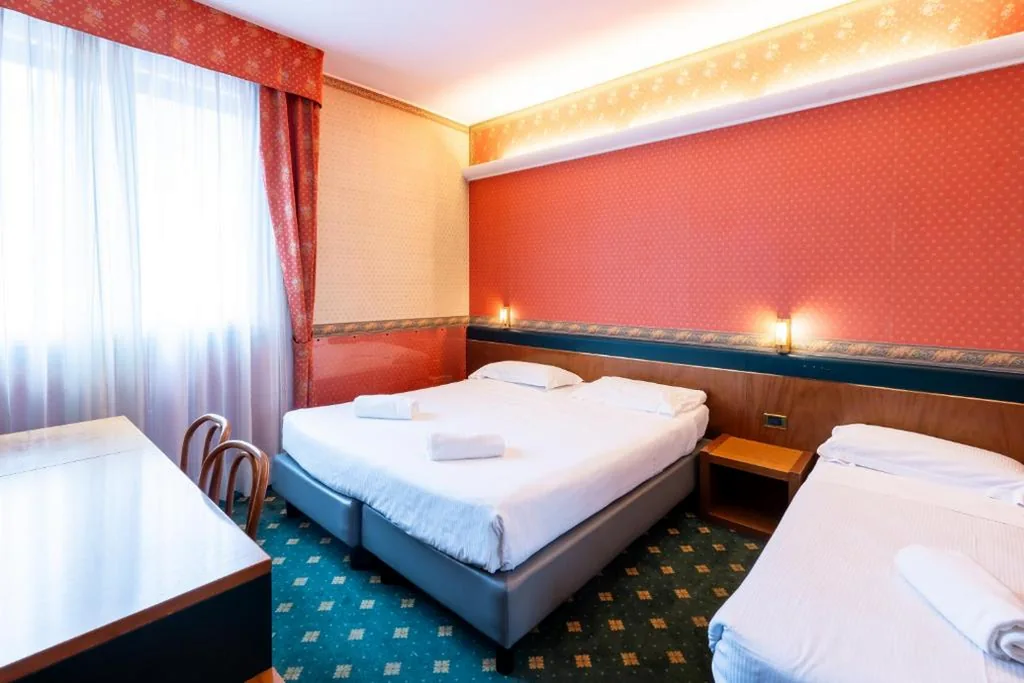 Camera Tripla — Hotel Des Etrangers