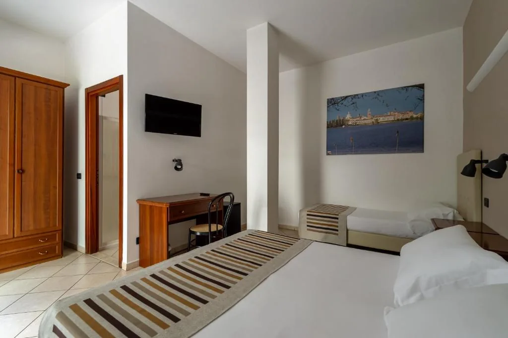 Triple Room — Hotel Mantegna Stazione, MantegnaHotels