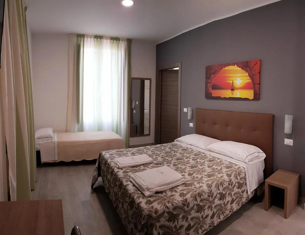 Camera Tripla — Hotel Oregon