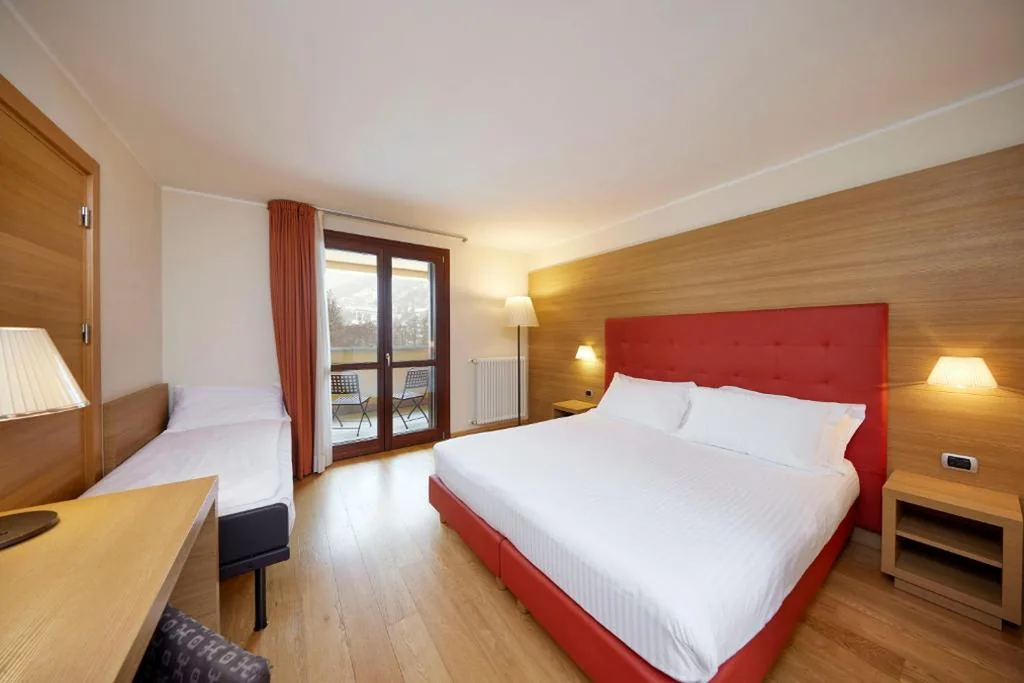 Camera Tripla Standard con Balcone — Blu Hotel Acquaseria