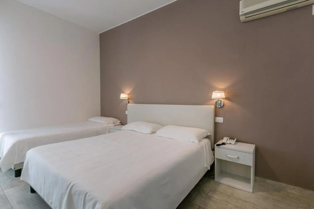 Camera Tripla Standard con Balcone — Hotel Saviola