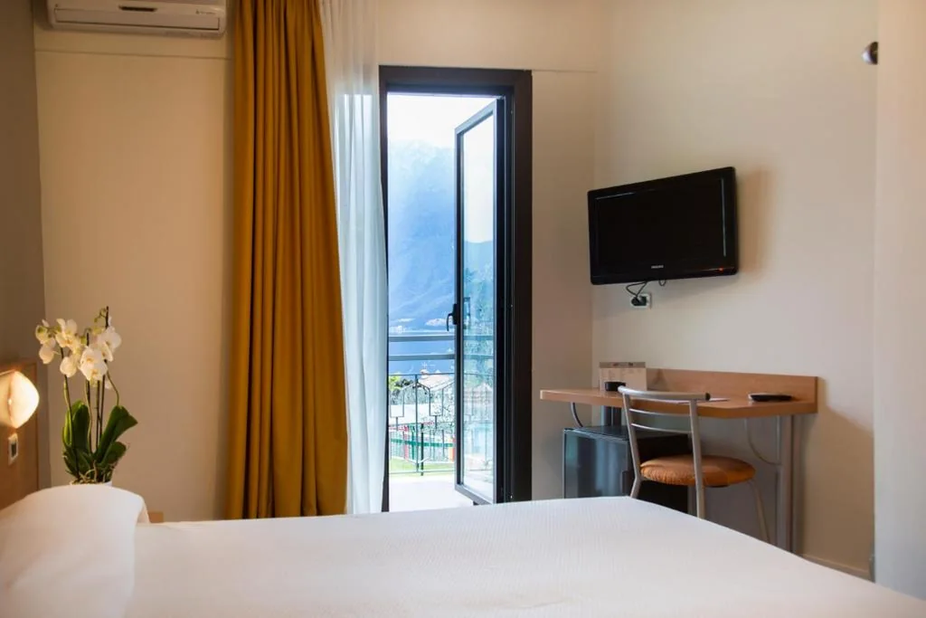 Standard Triple Room with Lake View — Hotel Royal Village