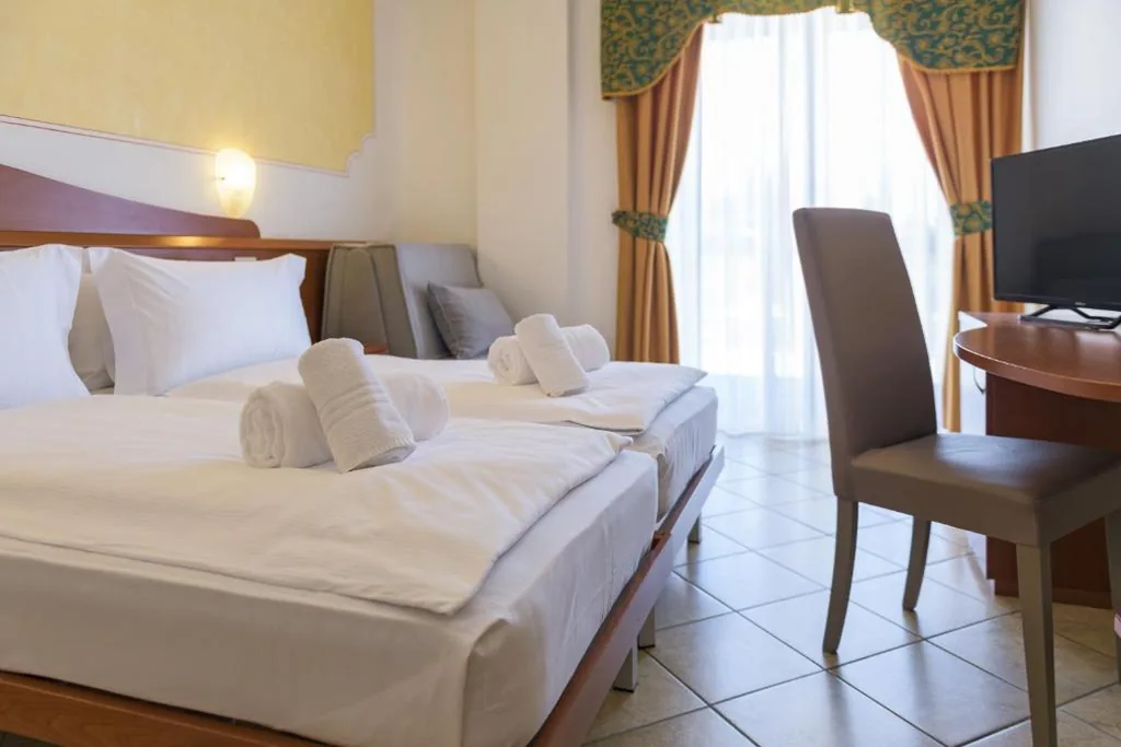 Standard Triple Room — Hotel Antico Monastero