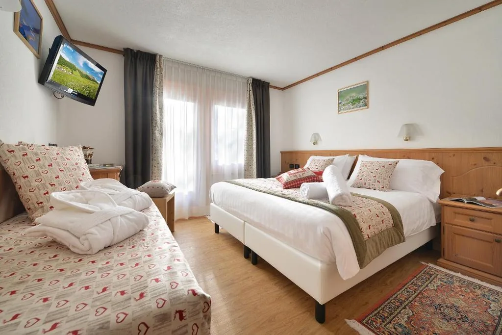 Standard Triple Room — Hotel Bucaneve