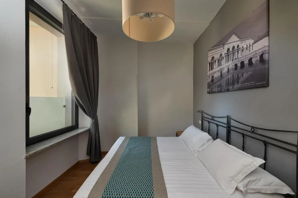 Standard Triple Room — Hotel dei Gonzaga, MantegnaHotels