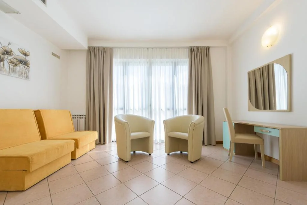 Standard Triple Room — Hotel Garda Bellevue