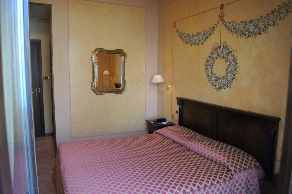 Standard Triple Room — Hotel Lugana Parco Al Lago