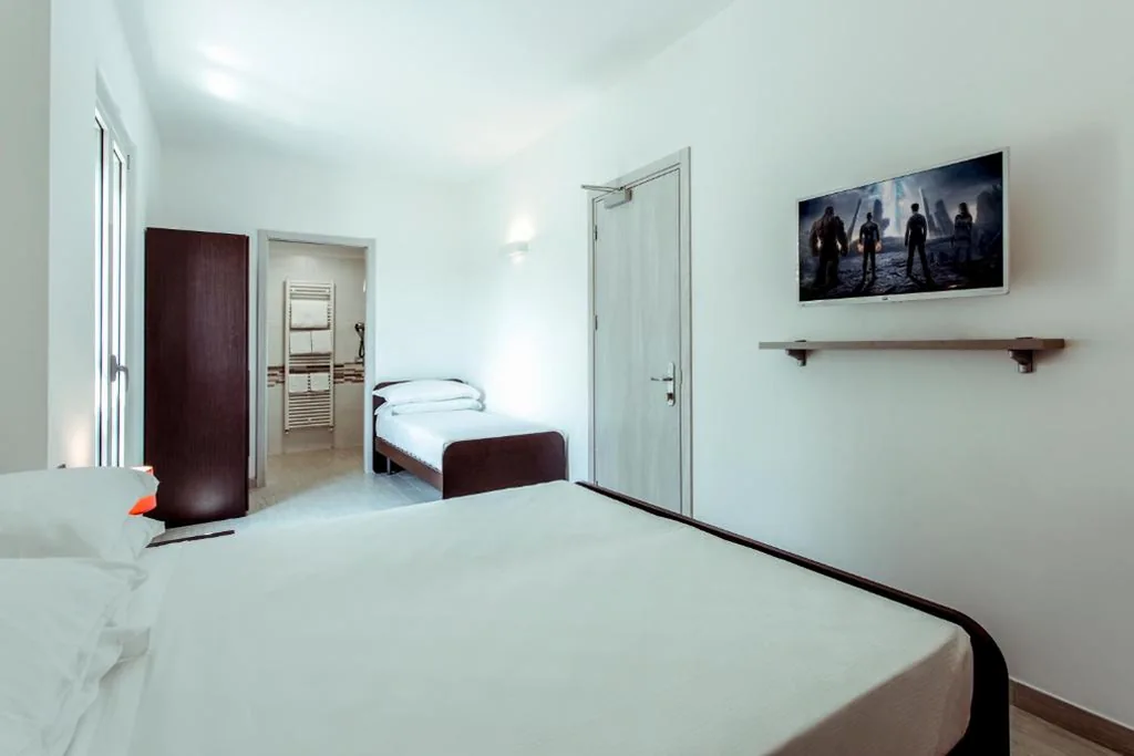 Standard Triple Room — Hotel Stella del Benaco
