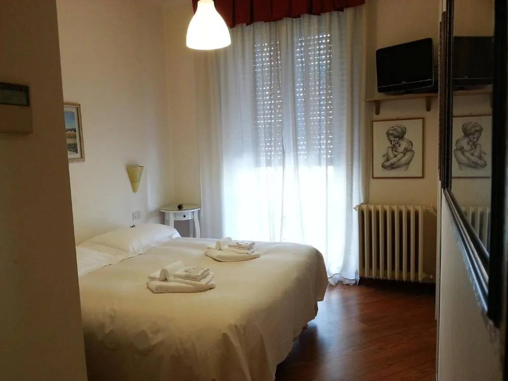 Camera Tripla Standard — Il Girasole High Quality Inn