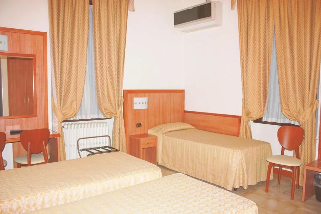 Camera Tripla Standard — Piccolo Hotel