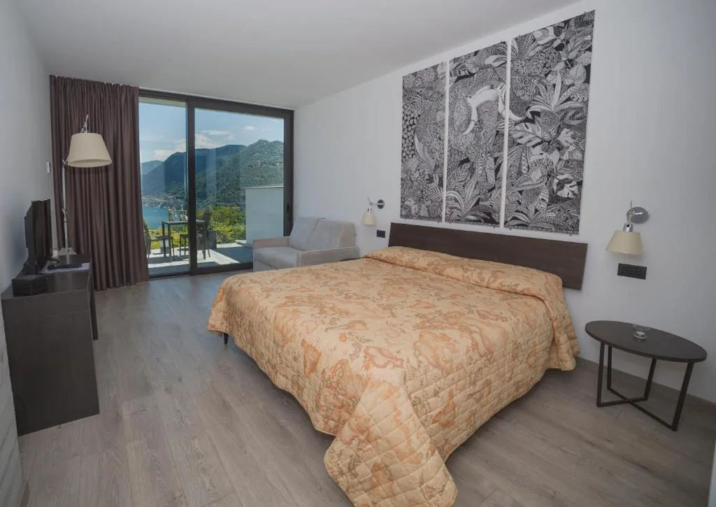 Superior Triple Room with Garden and Lake View — B&B Vista Lago