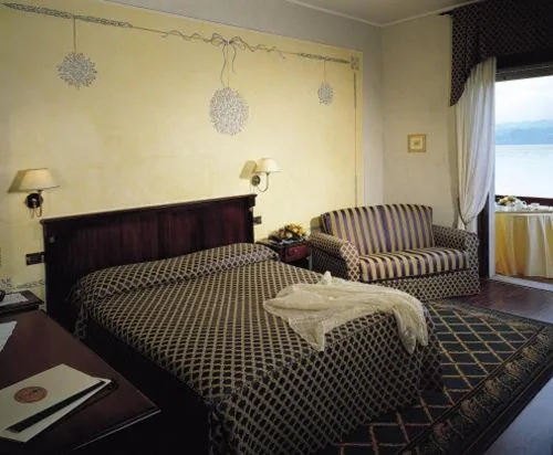 Superior Triple Room with Lake View — Hotel Lugana Parco Al Lago