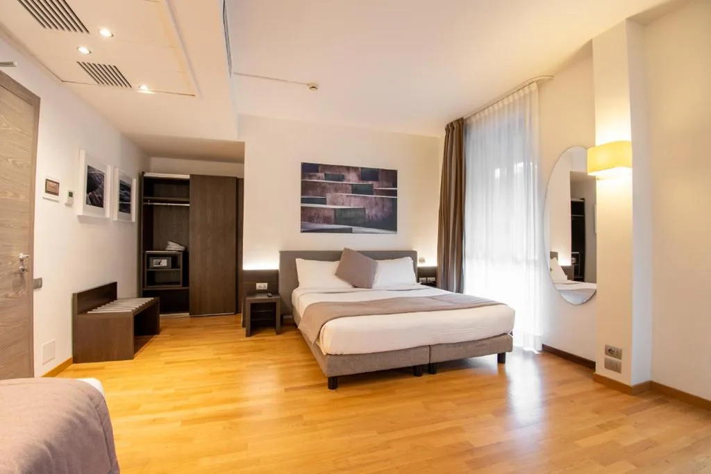 Superior Triple Room — Hotel Como