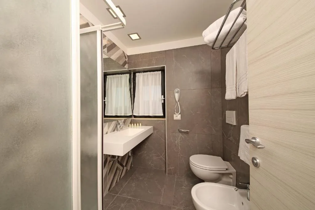 Superior Triple Room — Hotel Holiday