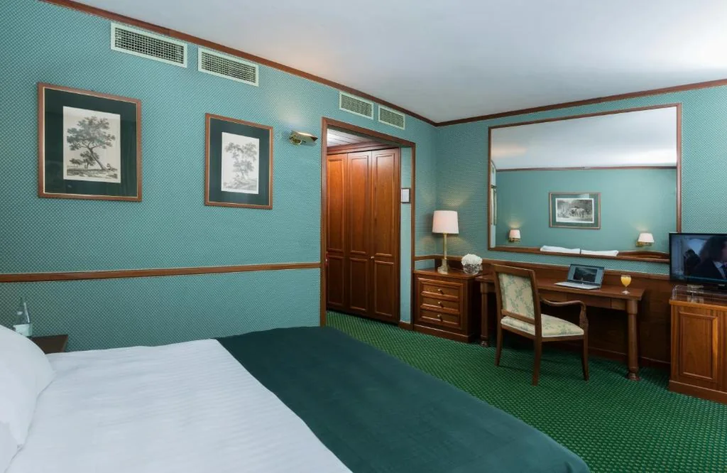 Camera Tripla Superior — Leonardo Hotel Milan City Center