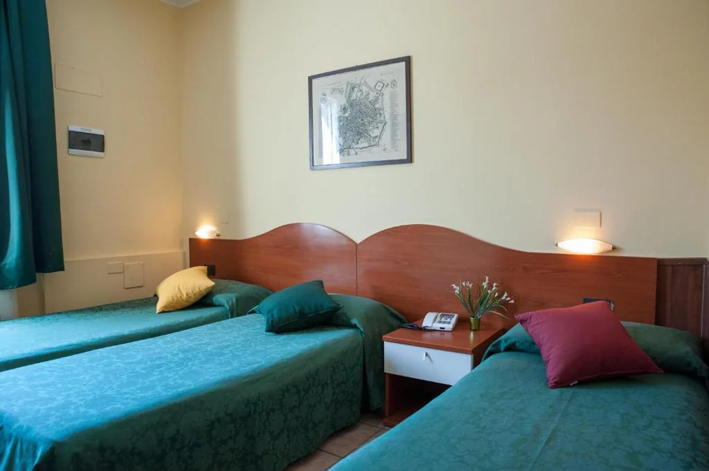 Camera Tripla — The Best Hotel