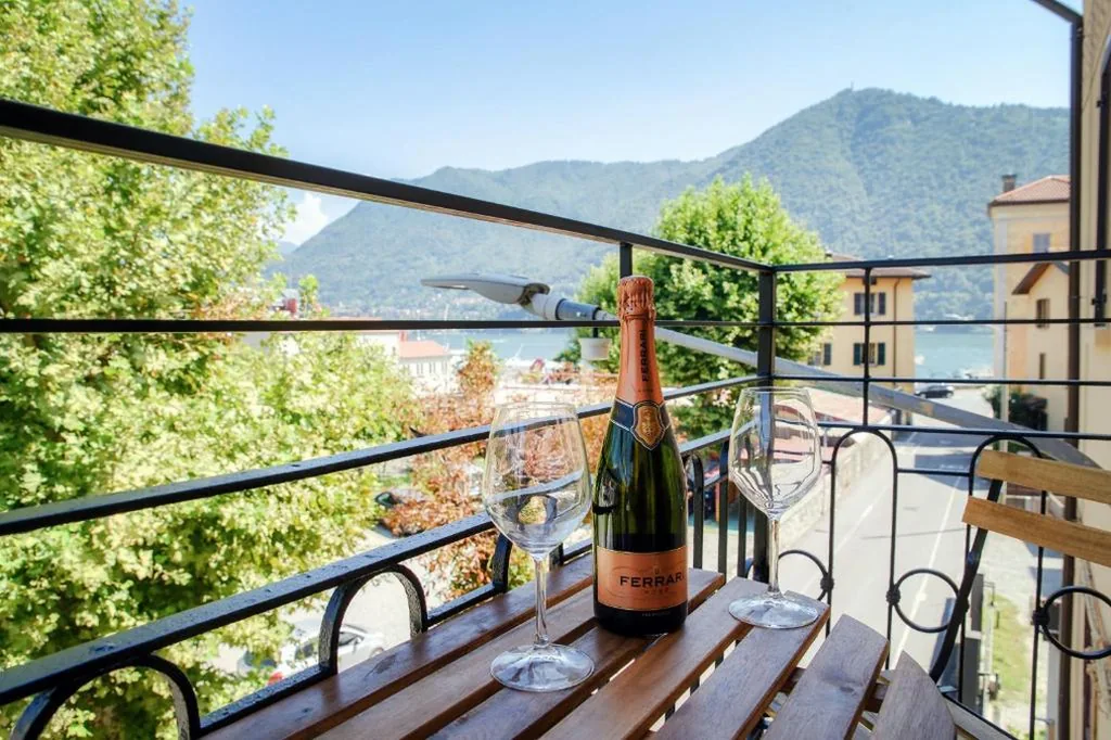Casa Batèl Suites & Apartments – Ferry, Free Parking, Market & Lake Side